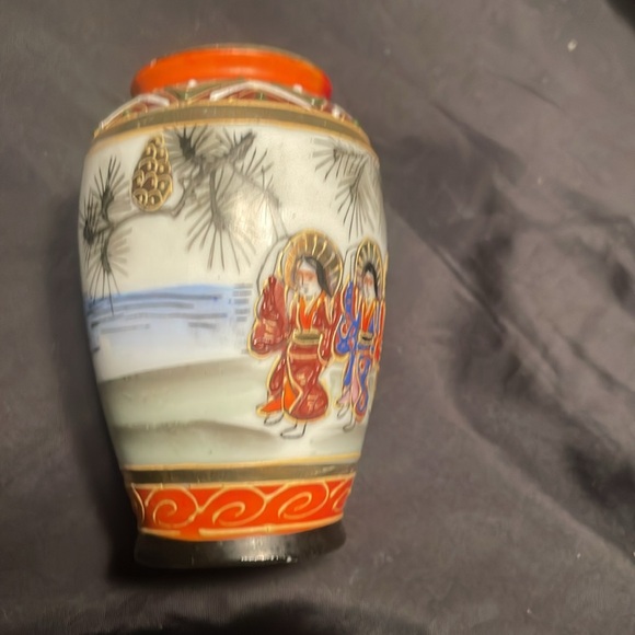 1930’s Nippon Mini Vase - Picture 3 of 4